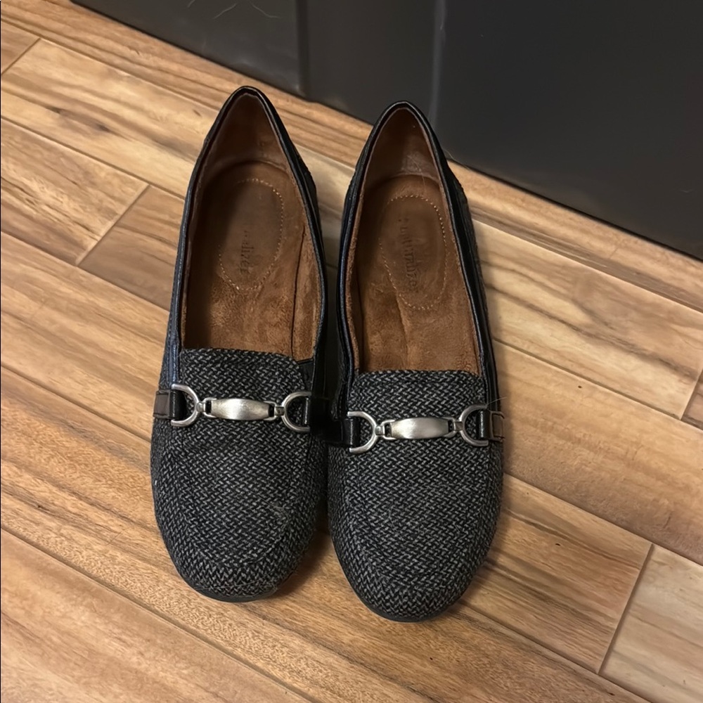 Naturalizer Black Textured Loafers
